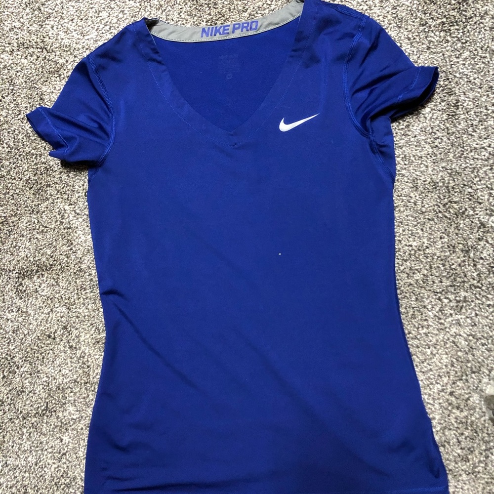 Nike pro v neck